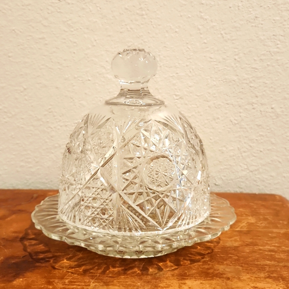 Crystal  CUPCAKE / dessert dish. Base and cover